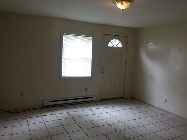 Living Room - 609 Grove City Rd