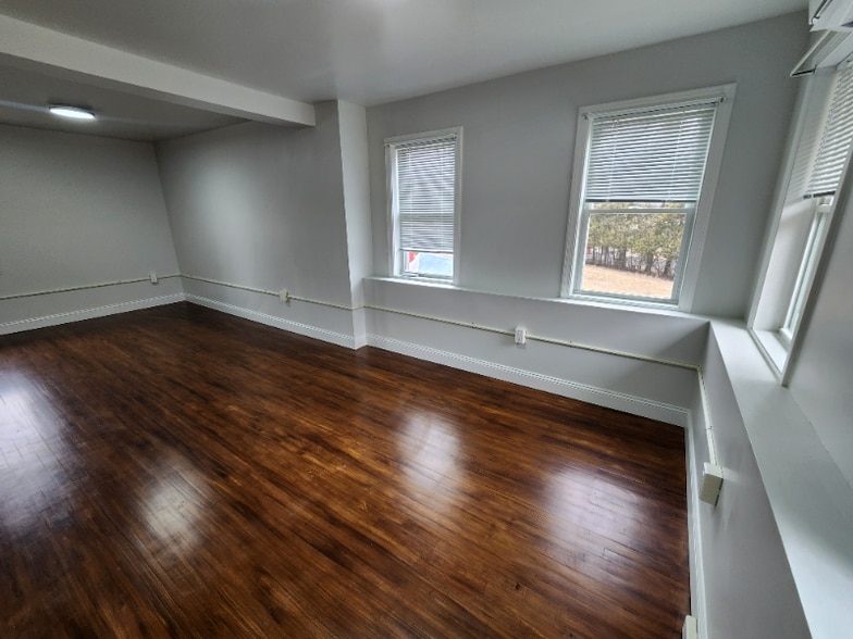 Building Photo - 3270 Airport Rd