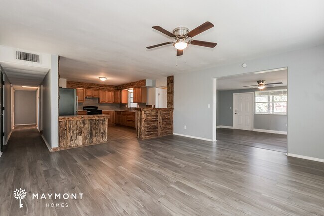 Building Photo - Inviting 3 Bedroom Ranch in Lakeland, FL