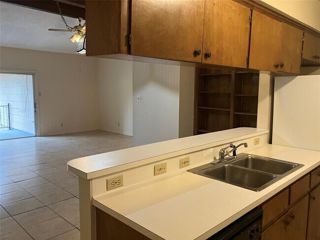 Building Photo - 8111 Ceberry Dr