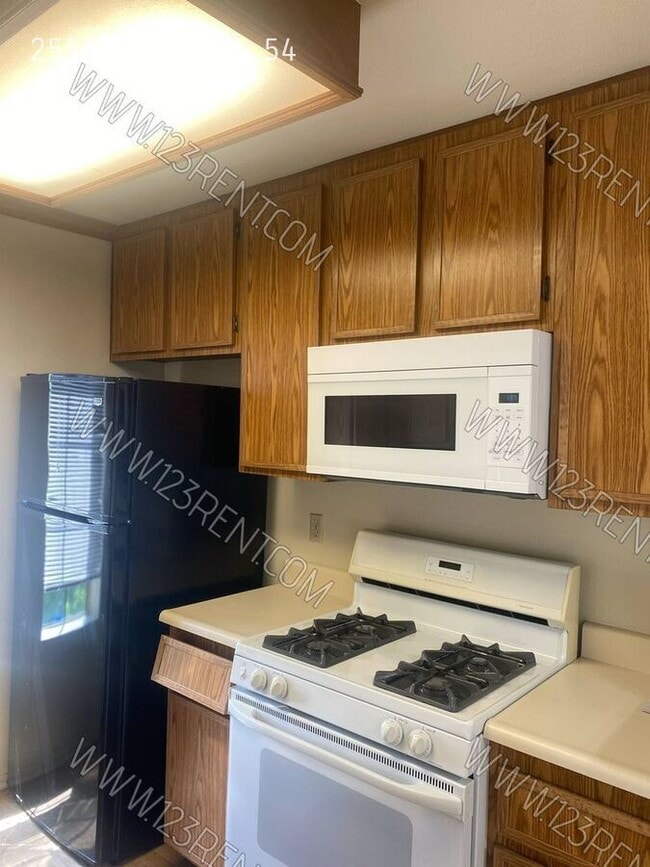 Building Photo - 2554 Olive Dr
