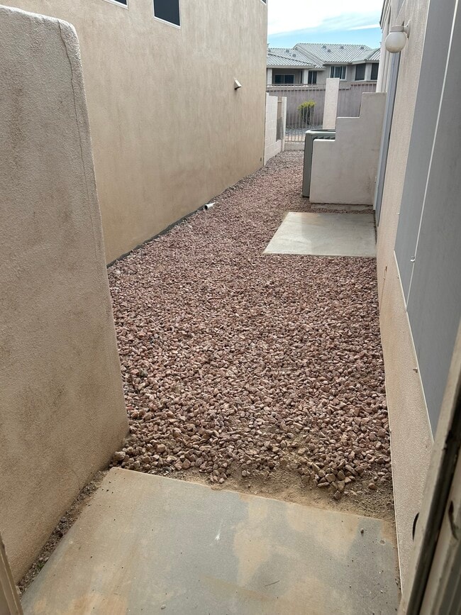 Building Photo - 15874 S 11th Pl