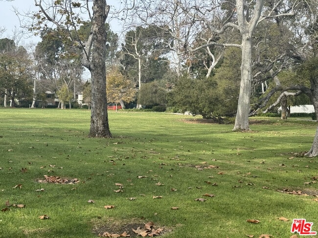 Building Photo - 5259 1/2 Village Green