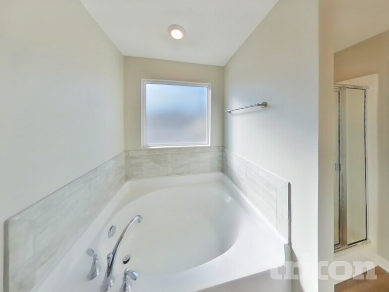 Building Photo - 383 Middleton Ln