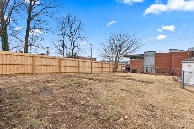 Building Photo - 5807 Columbia Ave