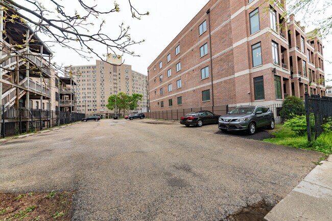 Building Photo - 4021 S Ellis Ave