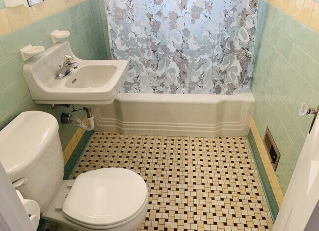 Building Photo - Charming 2-Bed side by side Duplex on Grand Ave S #2