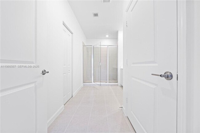 Building Photo - 2442 SE 30th Dr