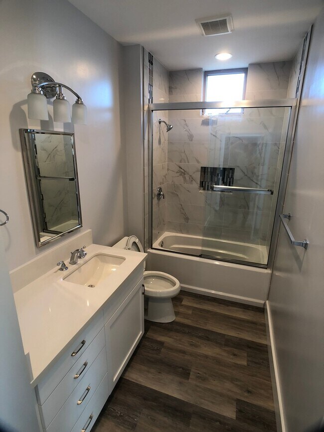 Building Photo - Charming 2-Bedroom Fully Remodeled Home with Giant Yard in the College West Area! |Available Imme...