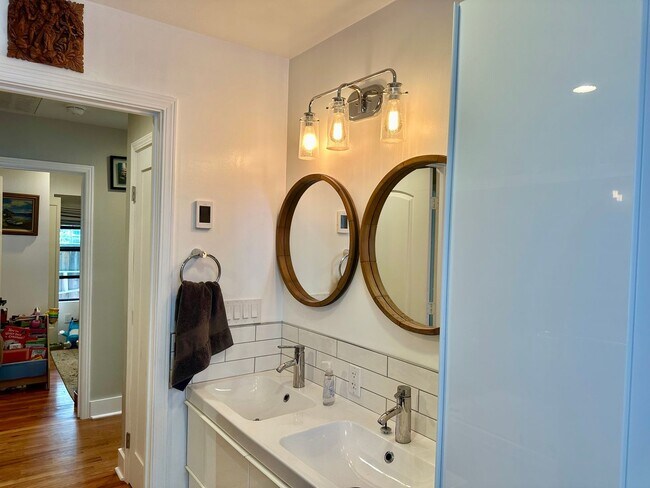 Building Photo - Updated Palo Alto Dream Rental with Backya...
