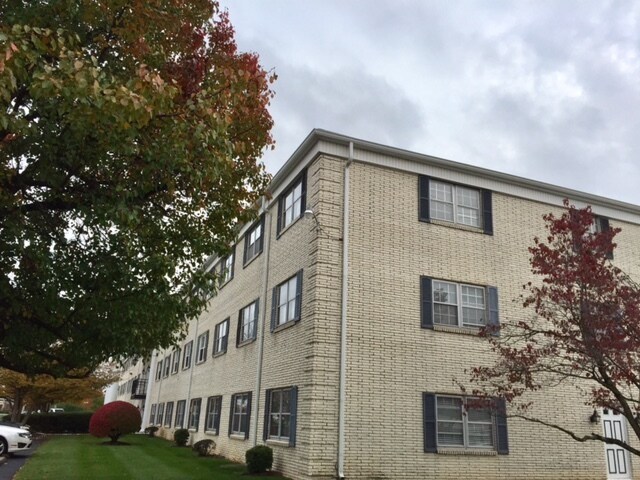Top floor corner unit - 284 El Conquistador Pl