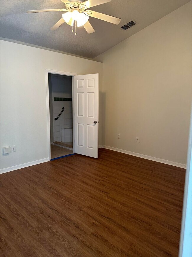Building Photo - Compass Pointe