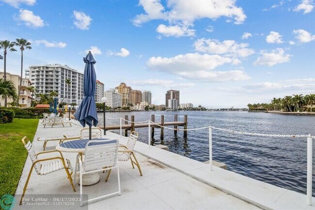 Building Photo - 425 Bayshore Dr