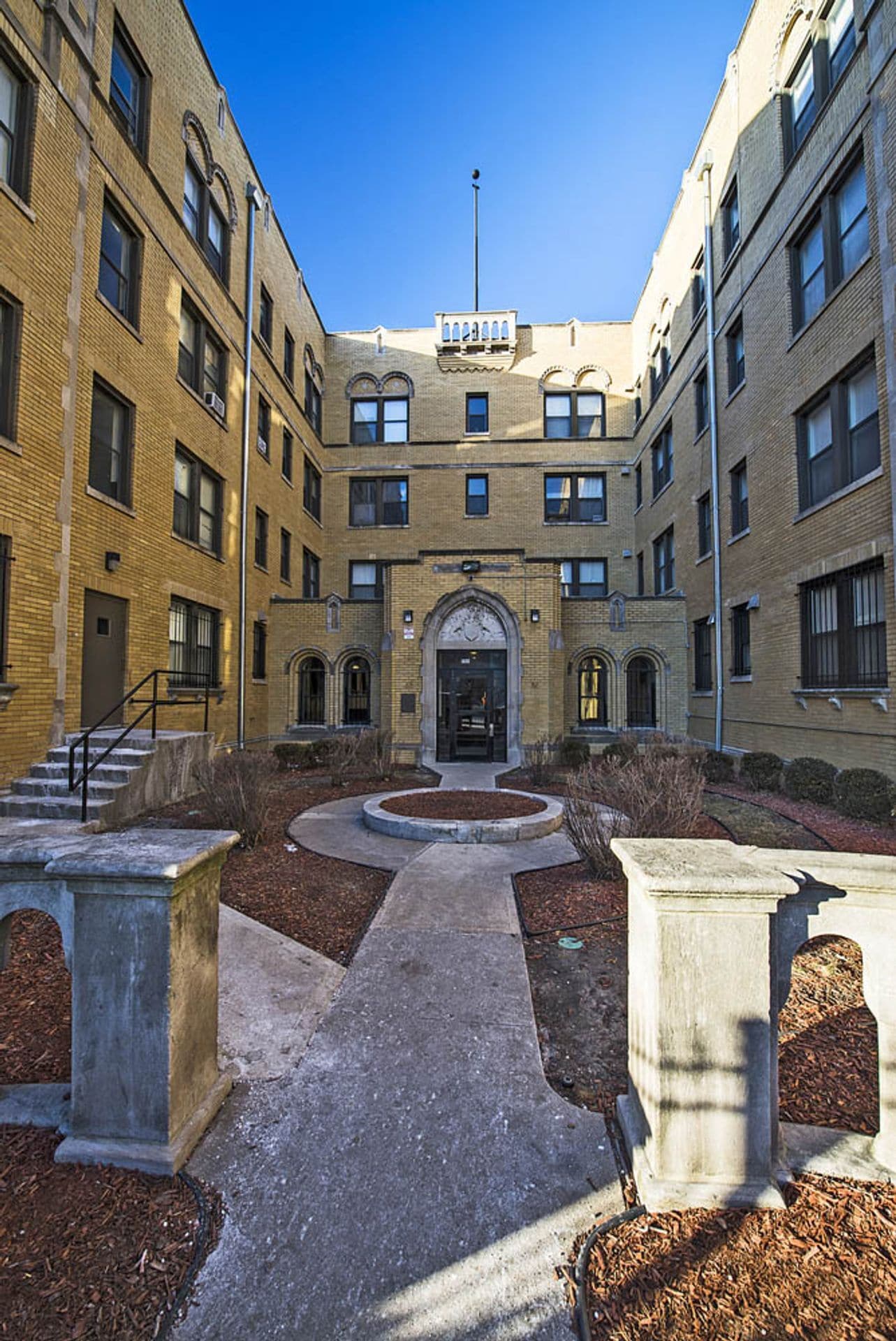 Building Photo - 1734 E 72nd St Chicago, IL 60649