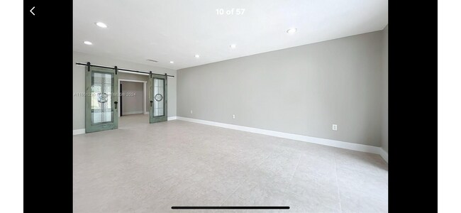 Building Photo - 13804 Kendale Lakes Dr