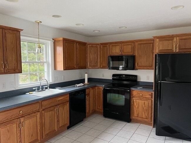 Building Photo - 367 Rockland St