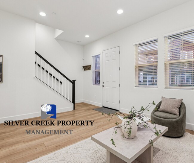 Building Photo - Beautiful Corner-Unit Townhome Near Downtown – 4 Bed | 3 baths