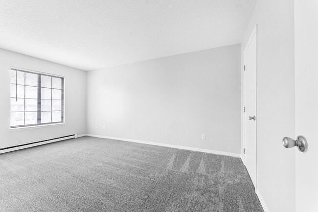 Building Photo - 5953 Walnut Cir Dr
