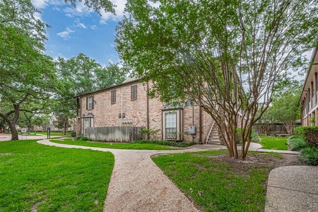 Building Photo - 811 Wax Myrtle Ln