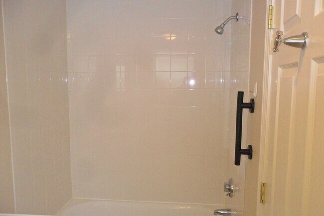 Building Photo - 848 Waverly St