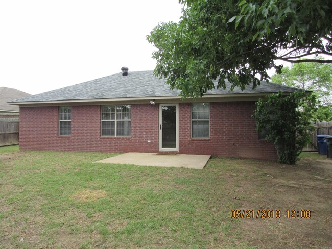 Building Photo - 4515 Hawkins Dr