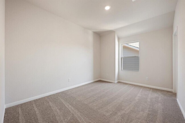 Building Photo - 245 Ranier Wy