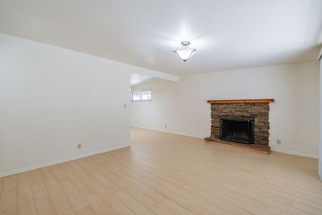 Building Photo - Charming 3-Bed Home with Spacious Backyard...