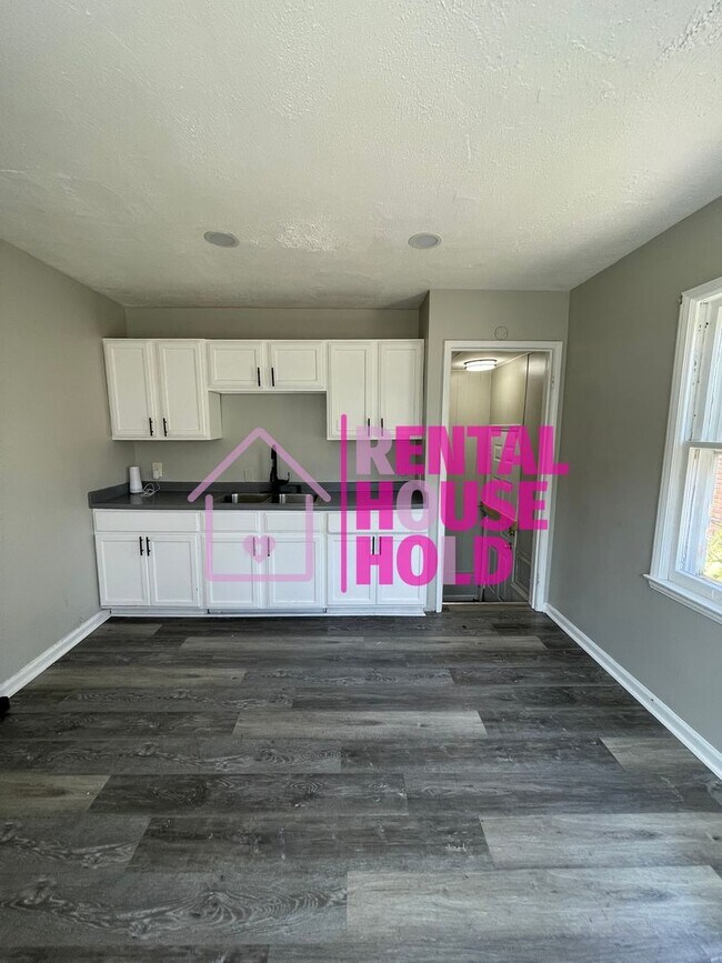 Building Photo - ~3 BEDROOM | 1 BATH | FREE PRE SCREEN