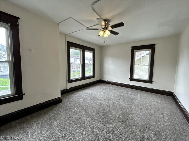Building Photo - 1303 Oregon Ave