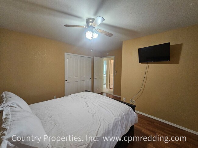 Building Photo - Spacious 4-Bedroom Home in Mary Lake Neighborhood Available January 15th!