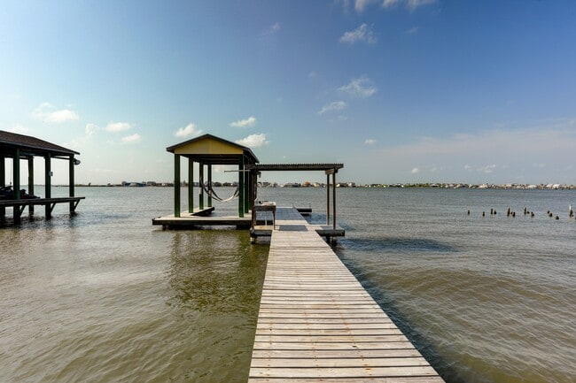 Building Photo - 9814 Airway Ln