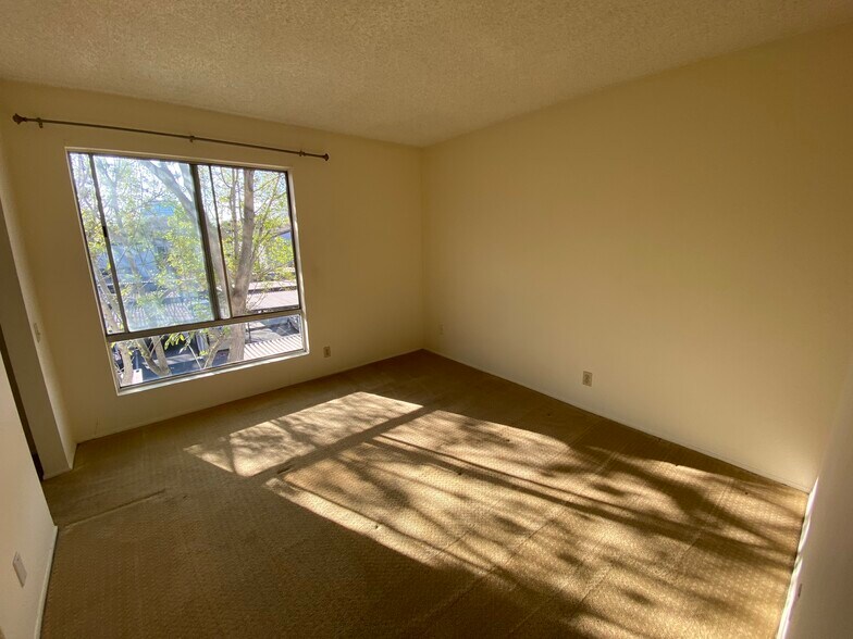 Building Photo - 8085 Caminito de Pizza