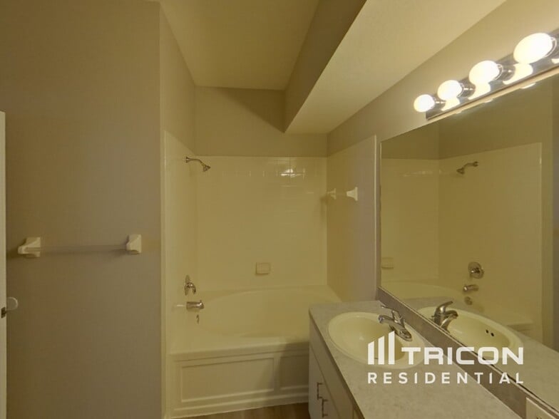 Building Photo - 6209 Crickethollow Dr