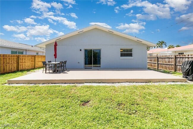 Building Photo - 517 98th Ave N