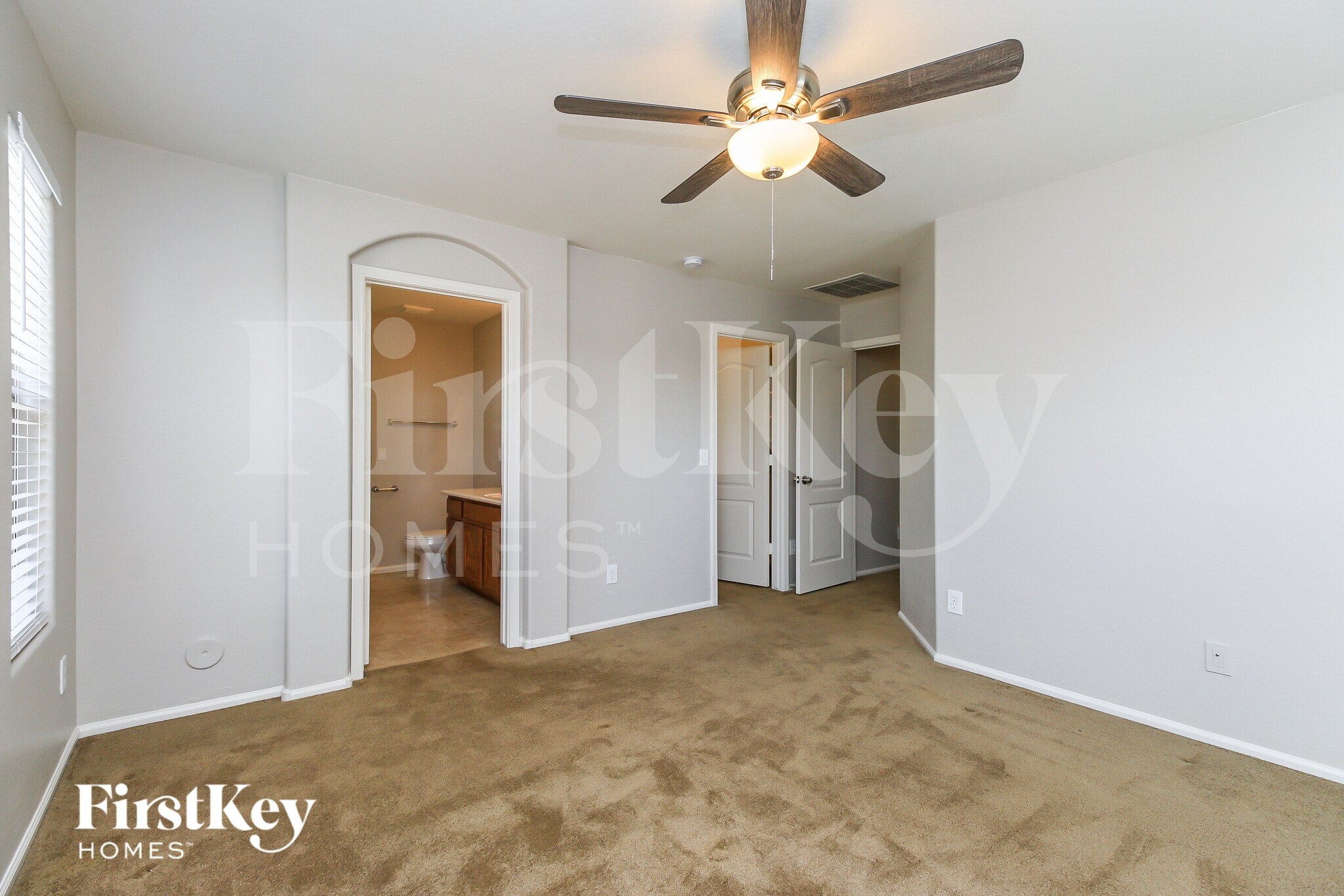 Building Photo - 1742 E Leslie Ave