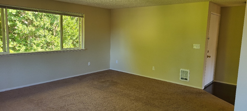 Building Photo - 1626 Kent Des Moines Rd