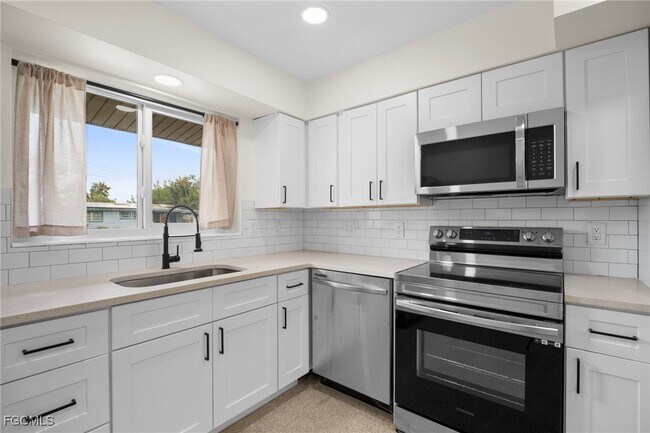 Building Photo - 4261 Lagg Ave