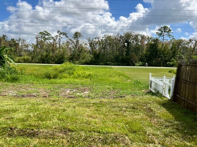 Building Photo - 567 Queensbridge Dr