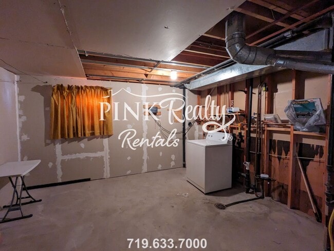 Building Photo - 4025 Cantrell Dr