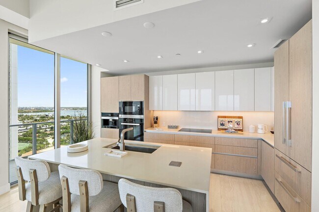 Building Photo - 3100 N Ocean Dr