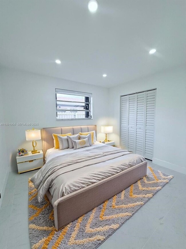 Building Photo - 4240 SW 27th St