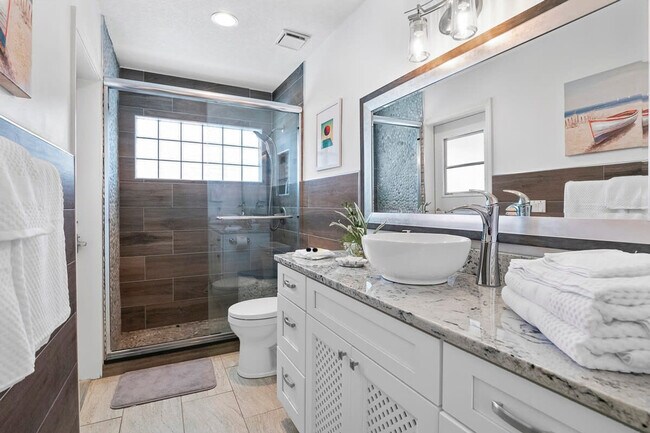 Building Photo - 13 Cleveland Ct