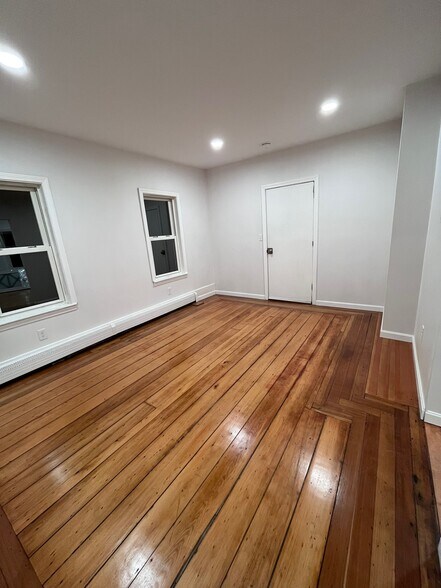 Living room - 137 Worcester Ave