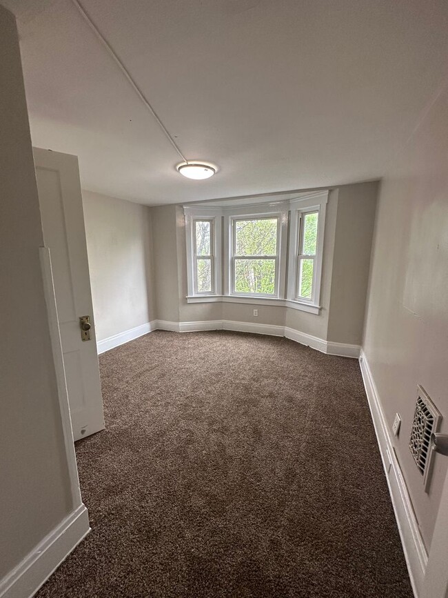 Building Photo - Cleveland East Side 3BR Single