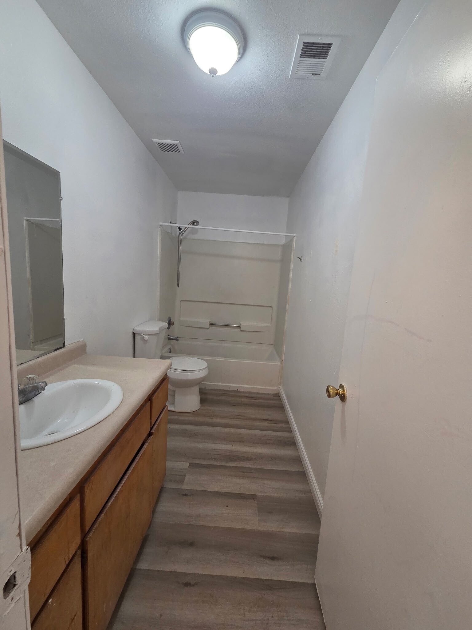 Building Photo - 508 S Dearing Ave