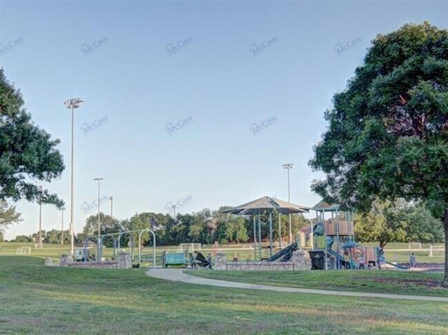 Building Photo - 7297 Chinquapin Dr