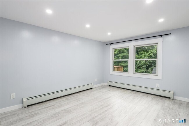 Building Photo - 48 Candlewood Lake Rd