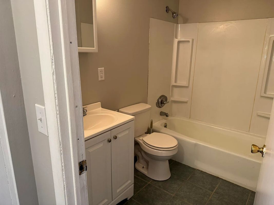 Building Photo - 128 Loudon Rd