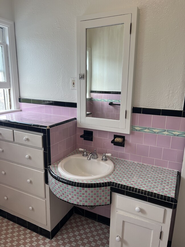 Original bathroom with charater - 1614 Cimarron St