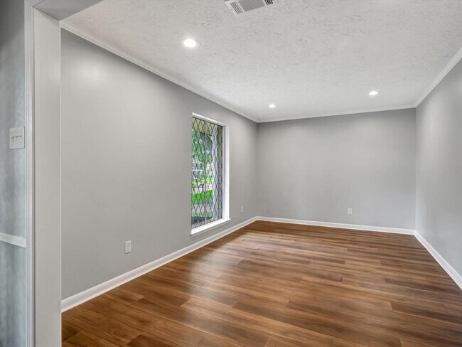 Building Photo - 15014 Torry Pines Rd
